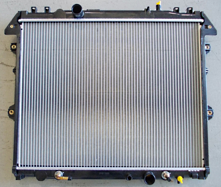 HLADNJAK MOTORA 2.5/3.0 TD (AUTO) (525x650) TOYOTA HI-LUX 2WD/4WD 2012-2015 (N1/N2/N3)