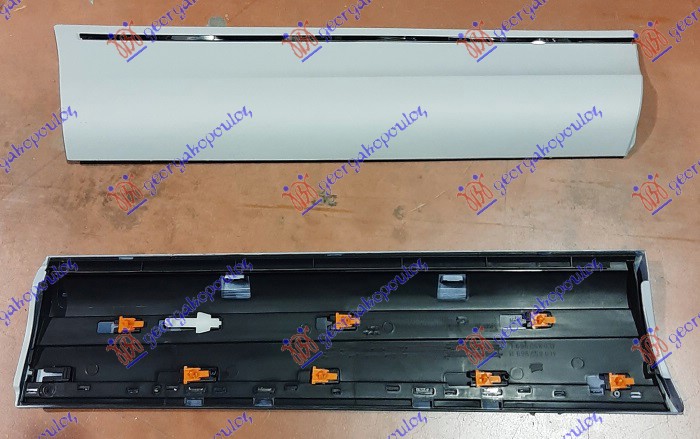 LAJSNA ZADNJIH VRATA (SA HROM LAJSNOM) AUDI Q7 2009-2015 (4LB)