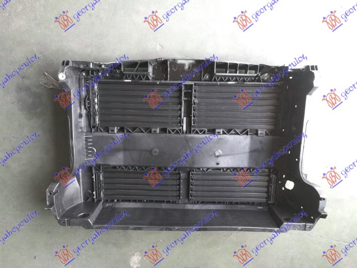 USMERIVAC VAZDUHA HLADNJAKA PLASTICNI KOMPLET (SA VENTILOM) FORD KUGA 2020-2024 (DFK)