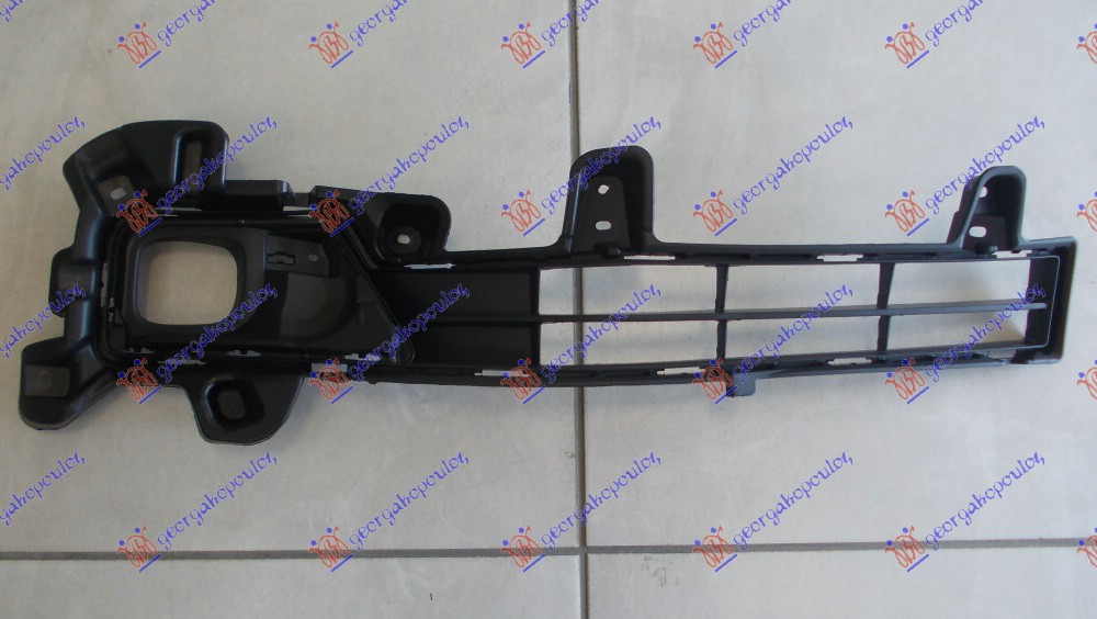 RESETKA PREDNJEG BRANIKA (SA MAGLENKOM) TOYOTA LAND CRUISER V8 200 2015-2021 (J14)