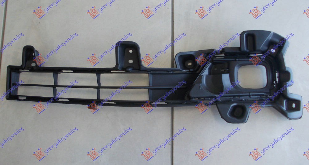 RESETKA PREDNJEG BRANIKA (SA MAGLENKOM) TOYOTA LAND CRUISER V8 200 2015-2021 (J14)